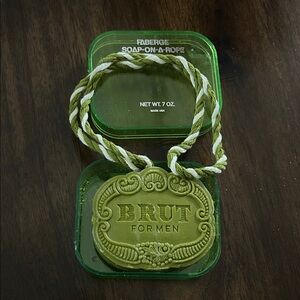 Faberge Vntg 1970’s Iconic Brut Green Soap on a Rope